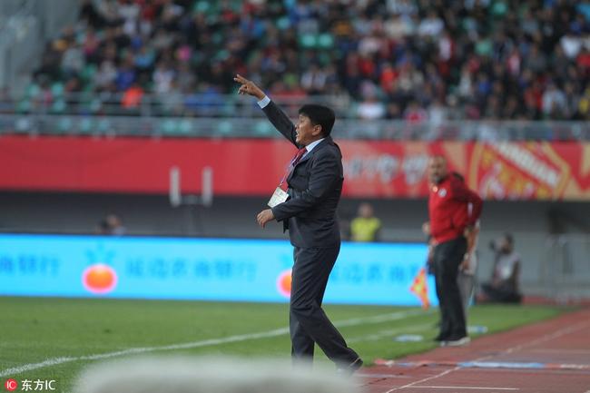 朴泰夏场边指挥