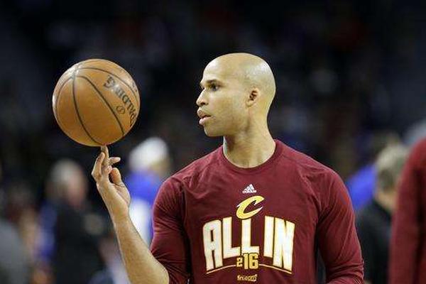 杰弗森与詹姆斯和邓肯都做过队友