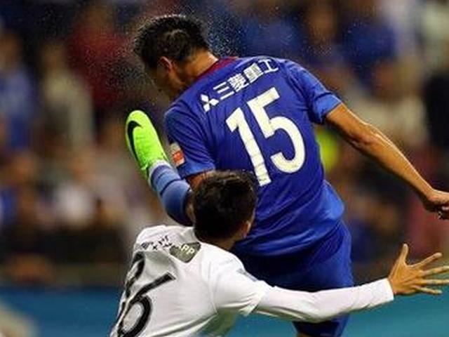 莫雷诺双响申花八轮首胜