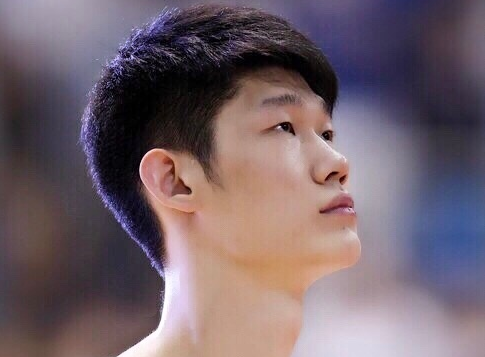 胡金秋20岁生日立志变强大 女友评论区撒狗粮