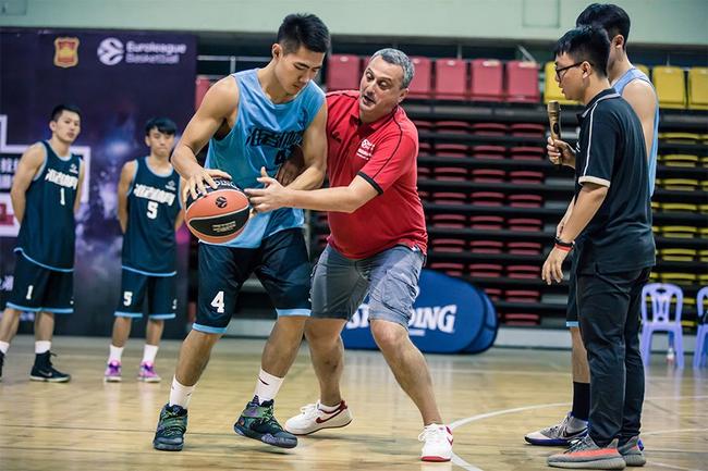 篮球-cba 中国男篮 cba职业联赛 正文  9月27日下午,第2届欧冠篮国际