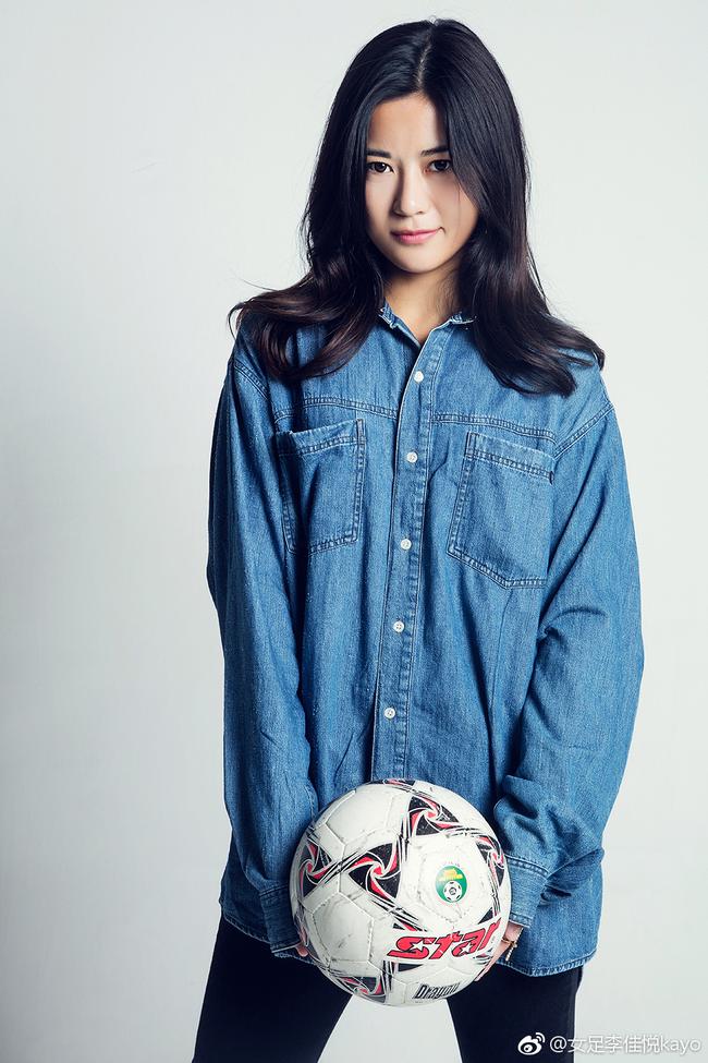 女足 ¨李佳悦>"高圆圆写真"晒性感写真 黑色吊带装秀完美身材