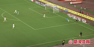 拉米雷斯抢射将球打偏