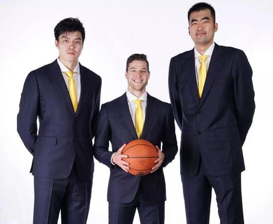 上海众将拍摄西装照