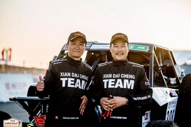 8公里,樊廷军也毫无意外地再度拿到了组别第三的成