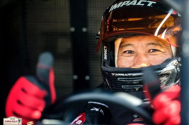 8公里,樊廷军也毫无意外地再度拿到了组别第三的成