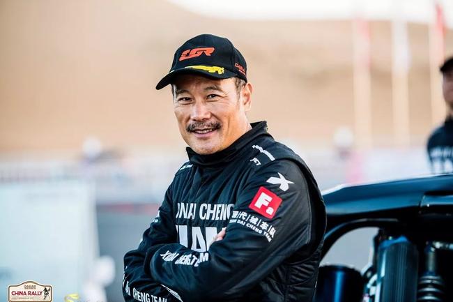 8公里,樊廷军也毫无意外地再度拿到了组别第三的成