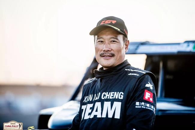 8公里,樊廷军也毫无意外地再度拿到了组别第三的成