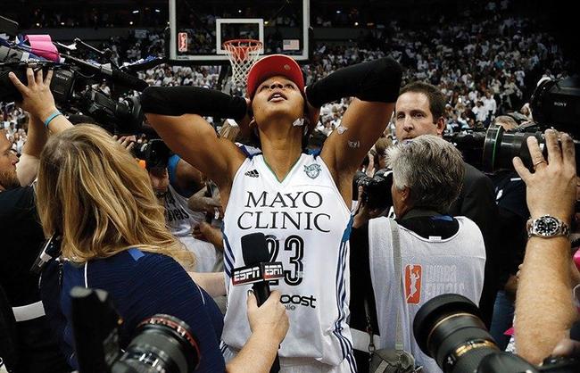 摩尔再次带领山猫夺冠