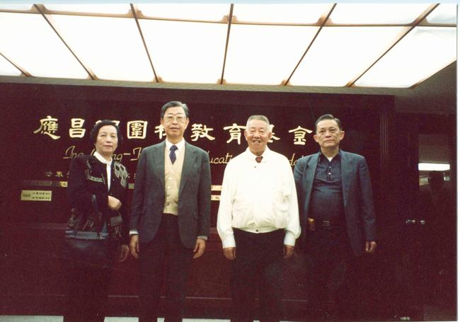 应昌期资料图（右三）