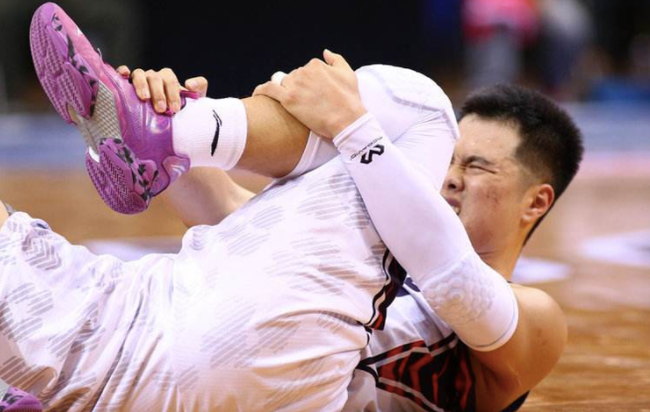 孟铎也曾遭遇严重膝盖伤病