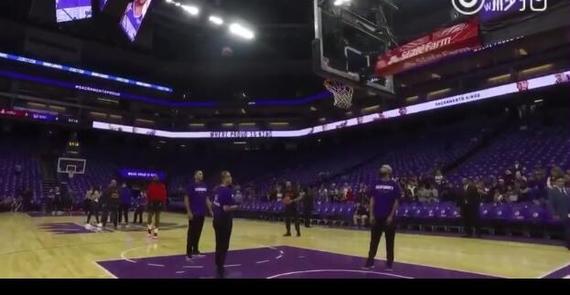 训练场大胡子哈登训练三分！