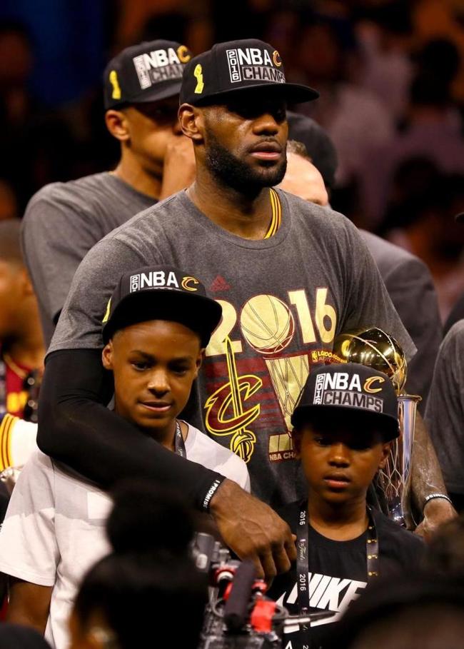 詹皇心聲:若跟兒子在NBA對位會用惡犯 不虧欠克城-黑特籃球-NBA新聞影音圖片分享社區