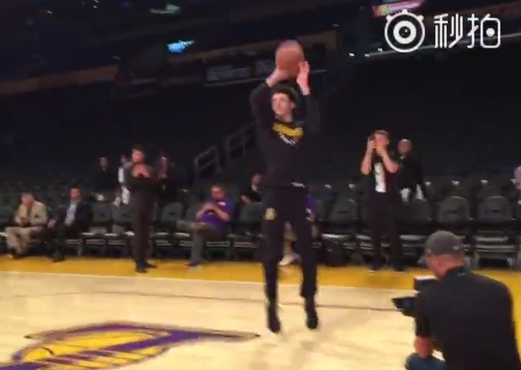 球哥首秀热身投篮五中五