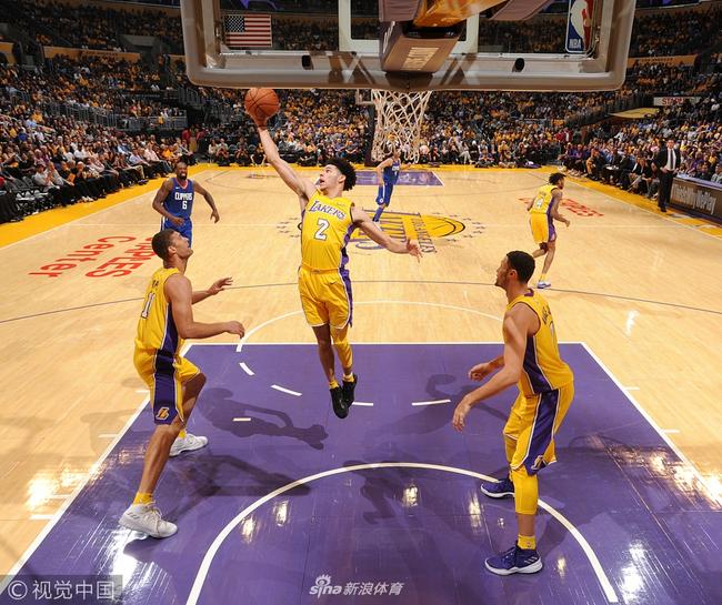 湖人新赛季首战就遭遇惨败