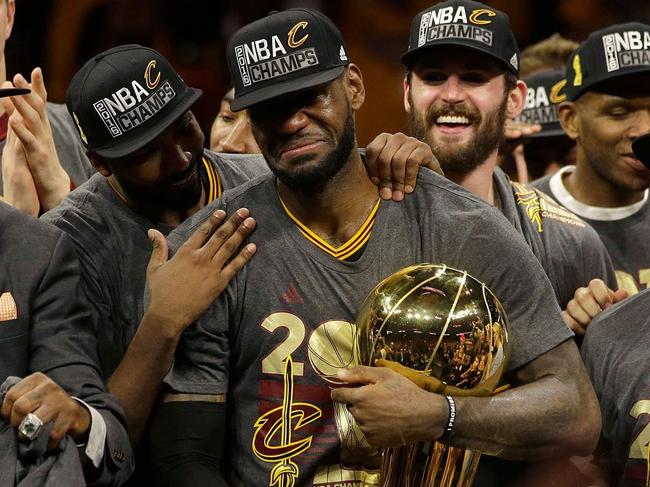 詹皇心聲:若跟兒子在NBA對位會用惡犯 不虧欠克城-黑特籃球-NBA新聞影音圖片分享社區
