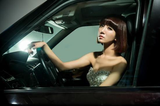 美女赛车手金蕊跨界玩设计