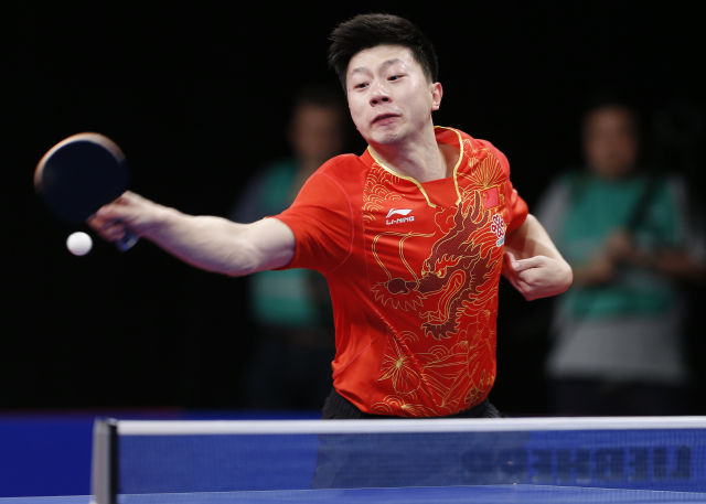 图为马龙在比赛中回球。新华社记者叶平凡摄