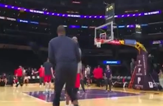 考神赛前热身射三分