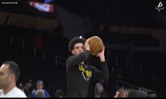 湖人队官推热身视频