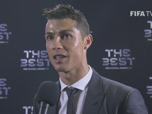 C罗FIFA幕后获奖采访