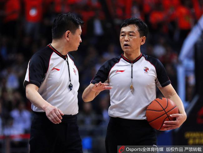 新赛季CBA再度完善了赛场判罚技术支持