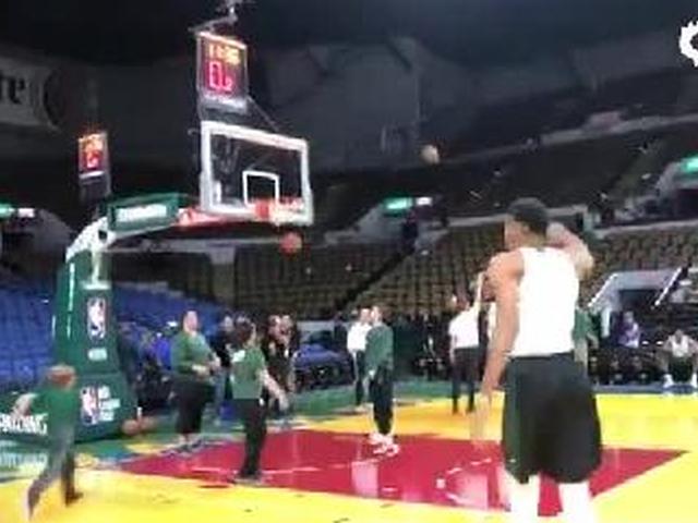 字母哥VS绿军赛前热身