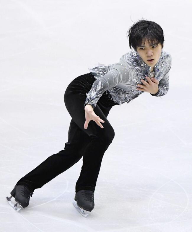 宇野昌磨暂居首位