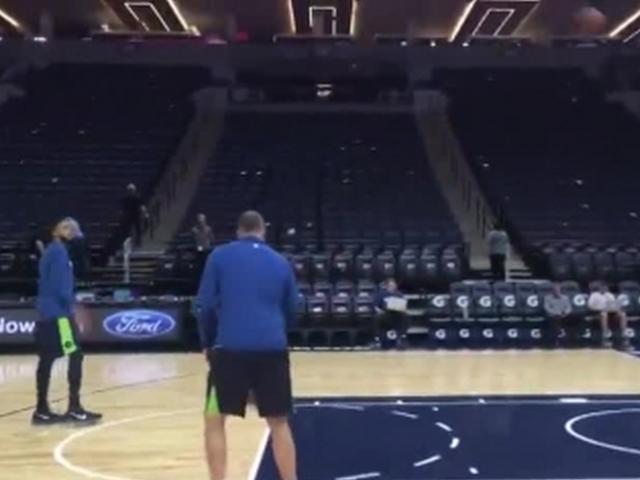 唐斯赛前热身中投