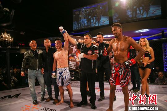 张美煊终结对手霸气取胜