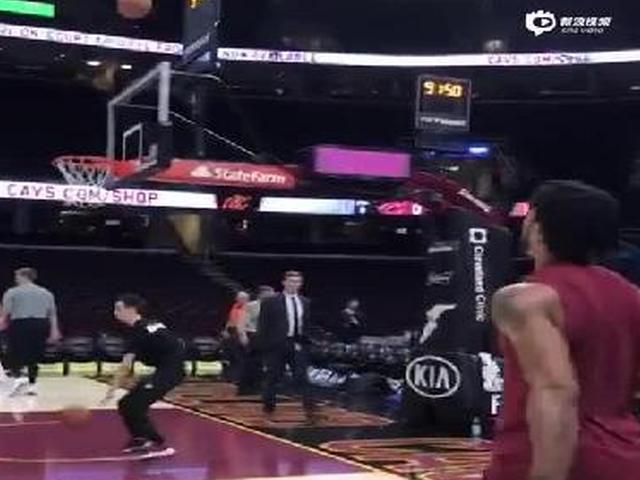 罗斯伤愈复出赛前热身