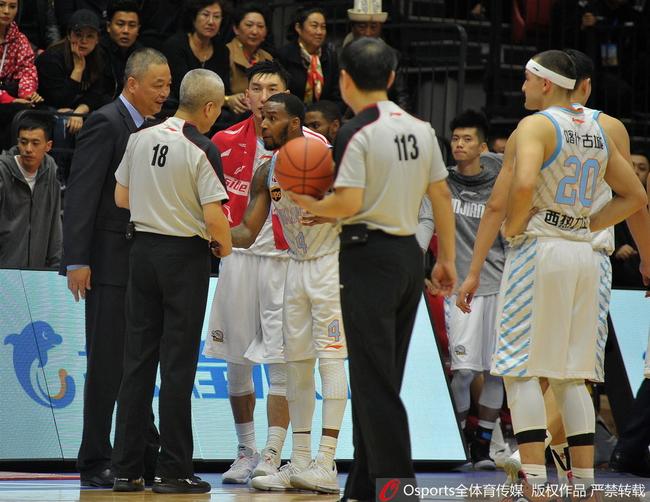 最后时刻的话题依然是裁判
