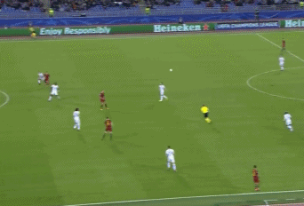 吕迪格眼神防守