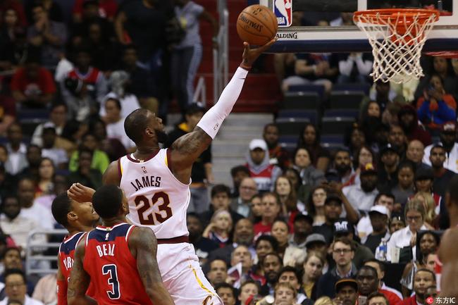 詹皇57分骑士终结连败