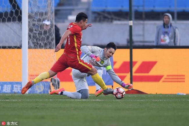 杨智扑倒亚泰球员