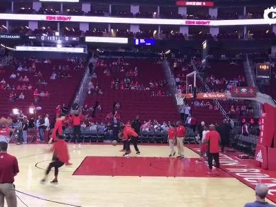 火箭热身周琦三分入网