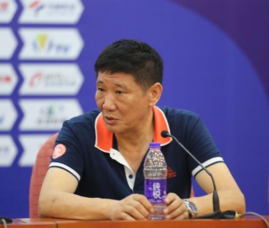 方岩:看到与辽宁女排差距 很高兴队员没放弃