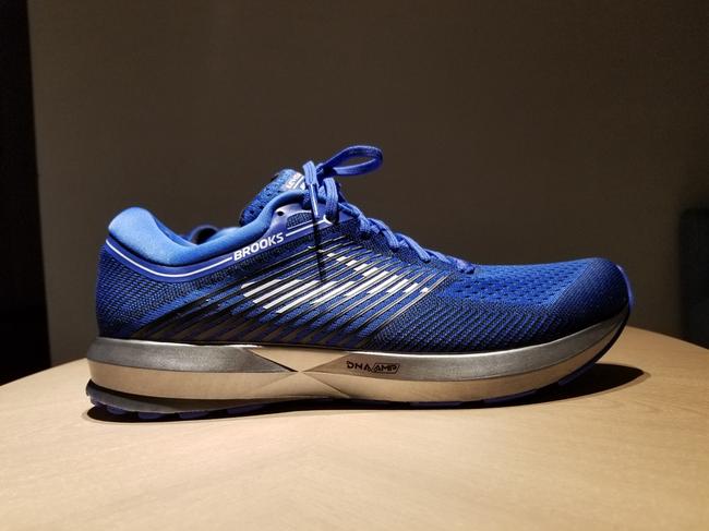Brooks levitate测评：兼顾缓冲+支撑，顶级跑马体验。