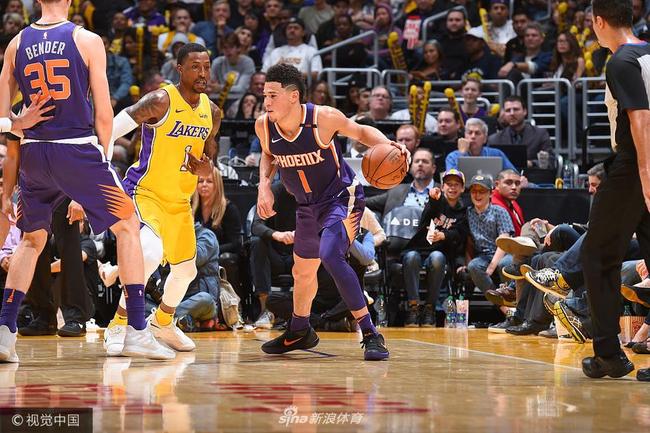 布克率领太阳复仇湖人