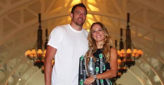 大卫-李与他的未婚妻