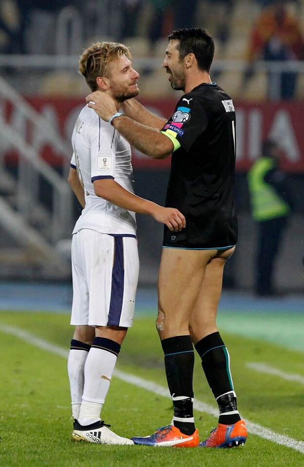 布冯跟巴萨玩high了脱裤衩露屁股前后看光