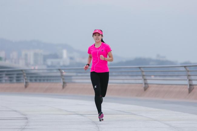 洪静婷说，跑步是她平凡生活中的英雄梦想。