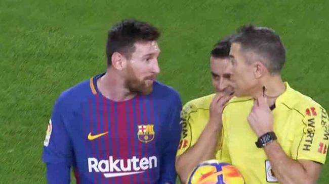 裁判的判罚成为了焦点