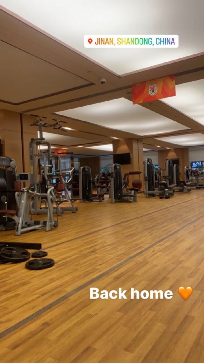 德爾加多曬在泰山隊健身房訓練照 配文：回家