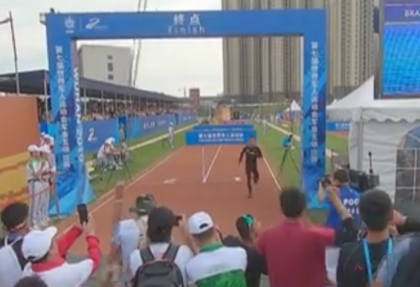 潘玉程打破军事五项男子障碍跑世界纪录