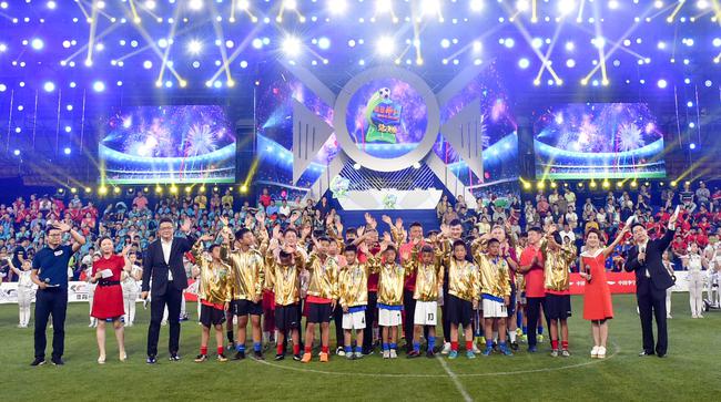 《谁是球王》总决赛大合影