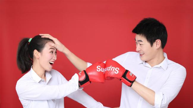 前女排国手单丹娜下月完婚，与男排国手喜结连理。