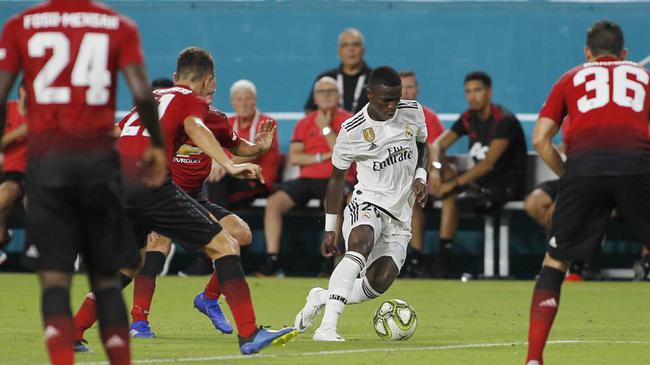 维尼修斯疑似假摔被喷