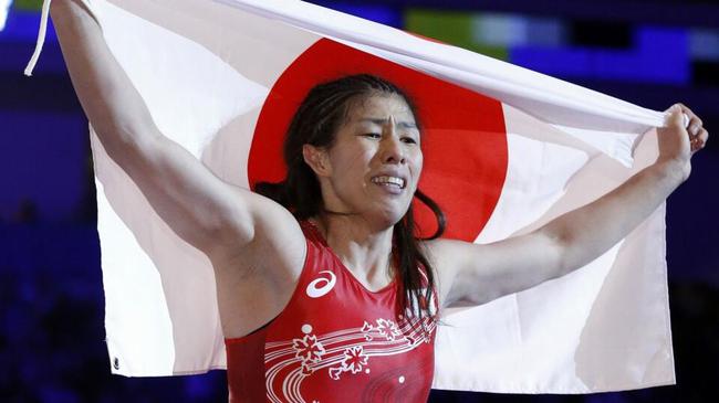 吉田沙保里宣布退役曾是日本摔跤奥运三金得主