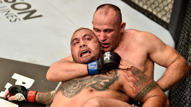 地面技术非常出色的奥林尼克曾降服过亨特